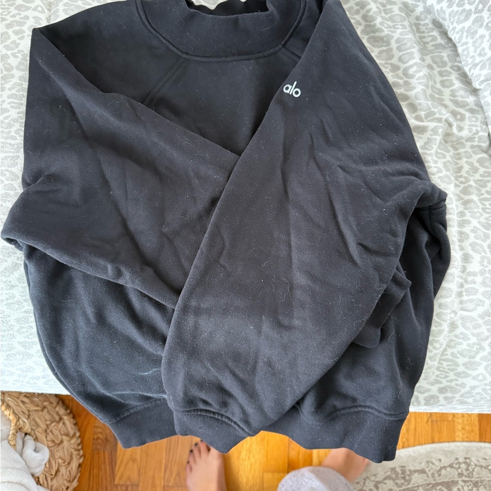 ALO Yoga women’s black Crewneck Sweater